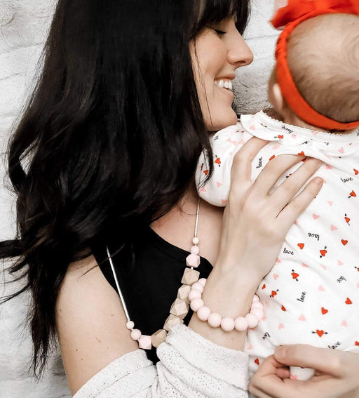 teething necklace for mom in Silicone and beechwood - jessa