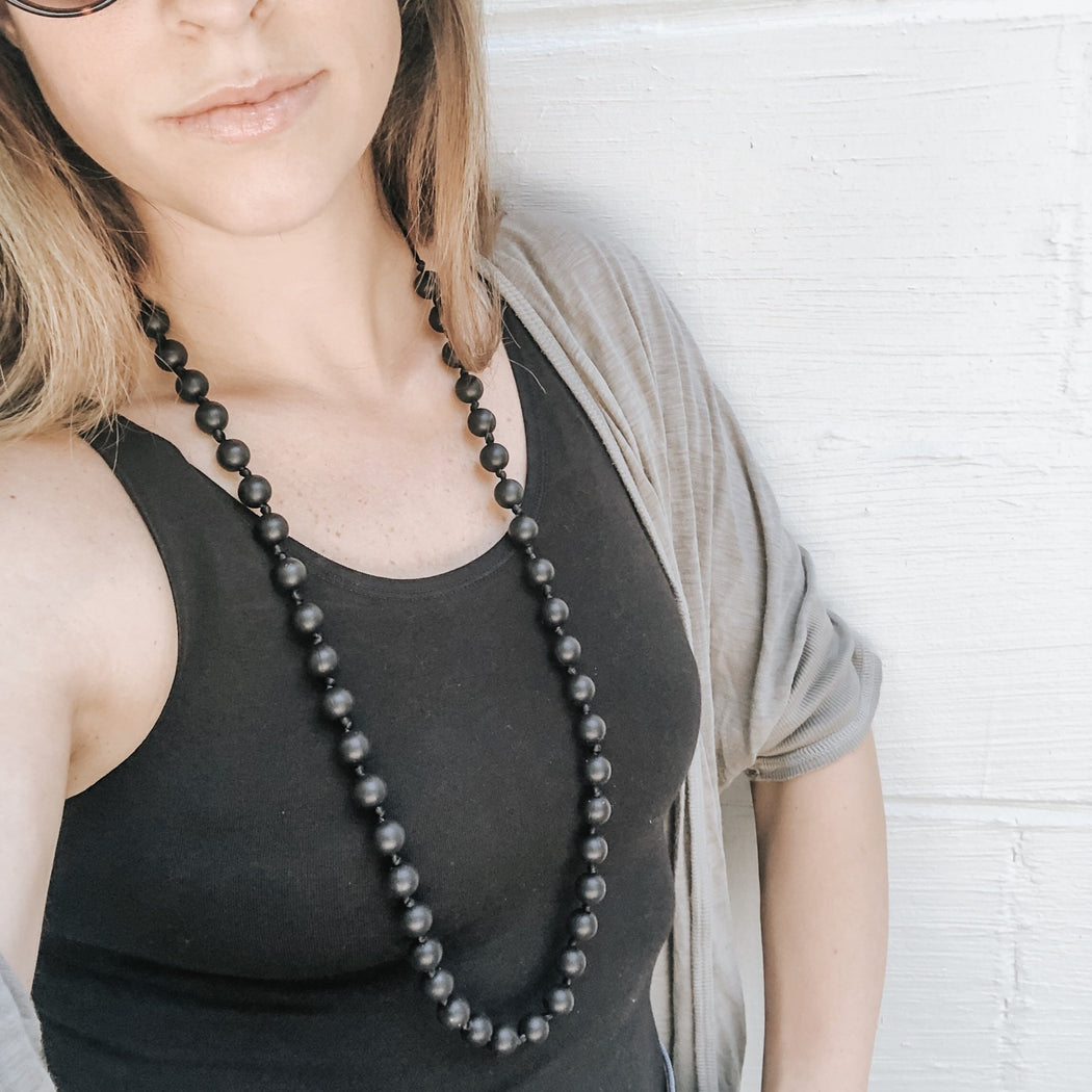 Upper East Side Silicone Teething Necklace in Midnight | anjie + ash